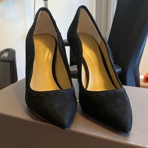 Ann Taylor Mila Wavy Pump Black Suede